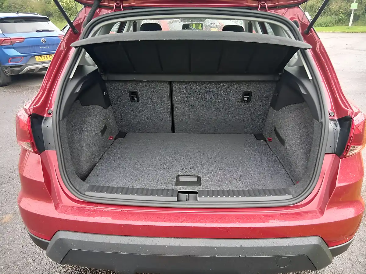 Used 2021 SEAT Arona Se Red - Interior and Exterior details 9