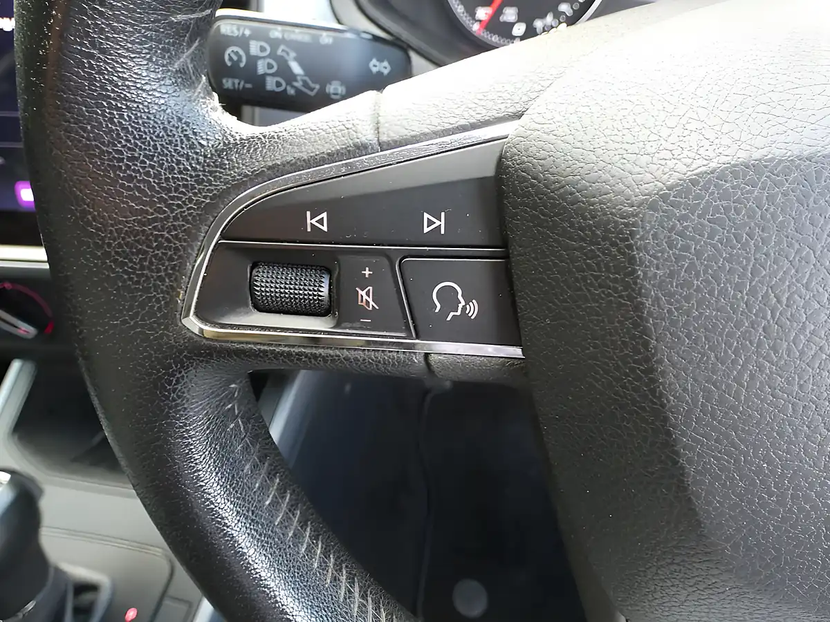 Used 2021 SEAT Arona Se Technology Midnight Black Metallic - Interior and Exterior details 14