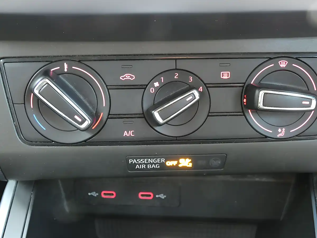 Used 2021 SEAT Arona Se Technology Midnight Black Metallic - Interior and Exterior details 16