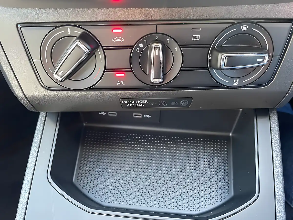Used 2021 SEAT Ibiza Se Technology Blue - Interior and Exterior details 15