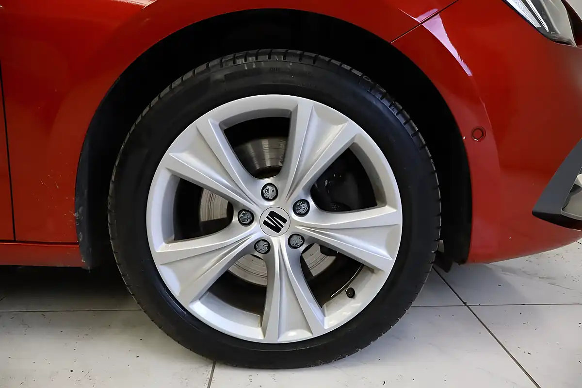 Used 2021 SEAT Leon Fr Red - Interior and Exterior details 4
