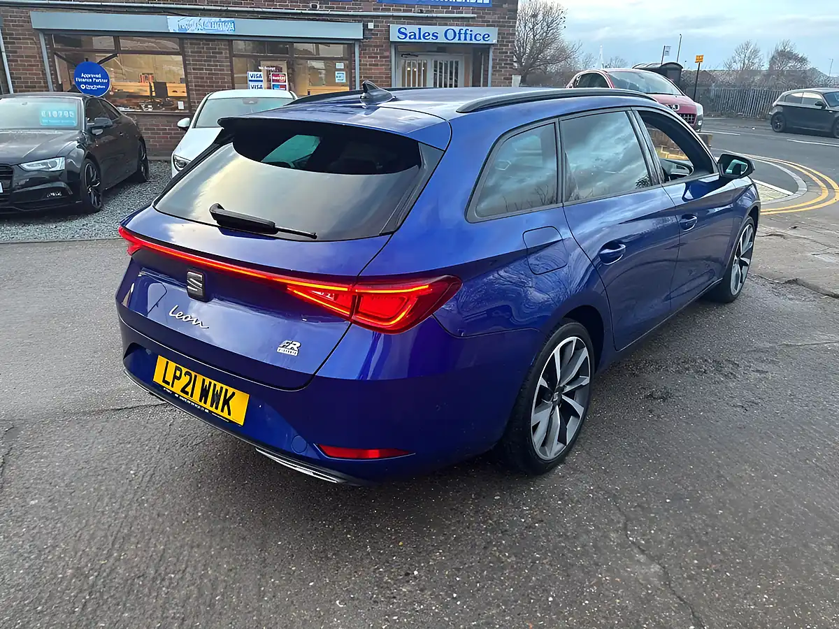 Used 2021 SEAT Leon Fr Sport Blue - Interior and Exterior details 11