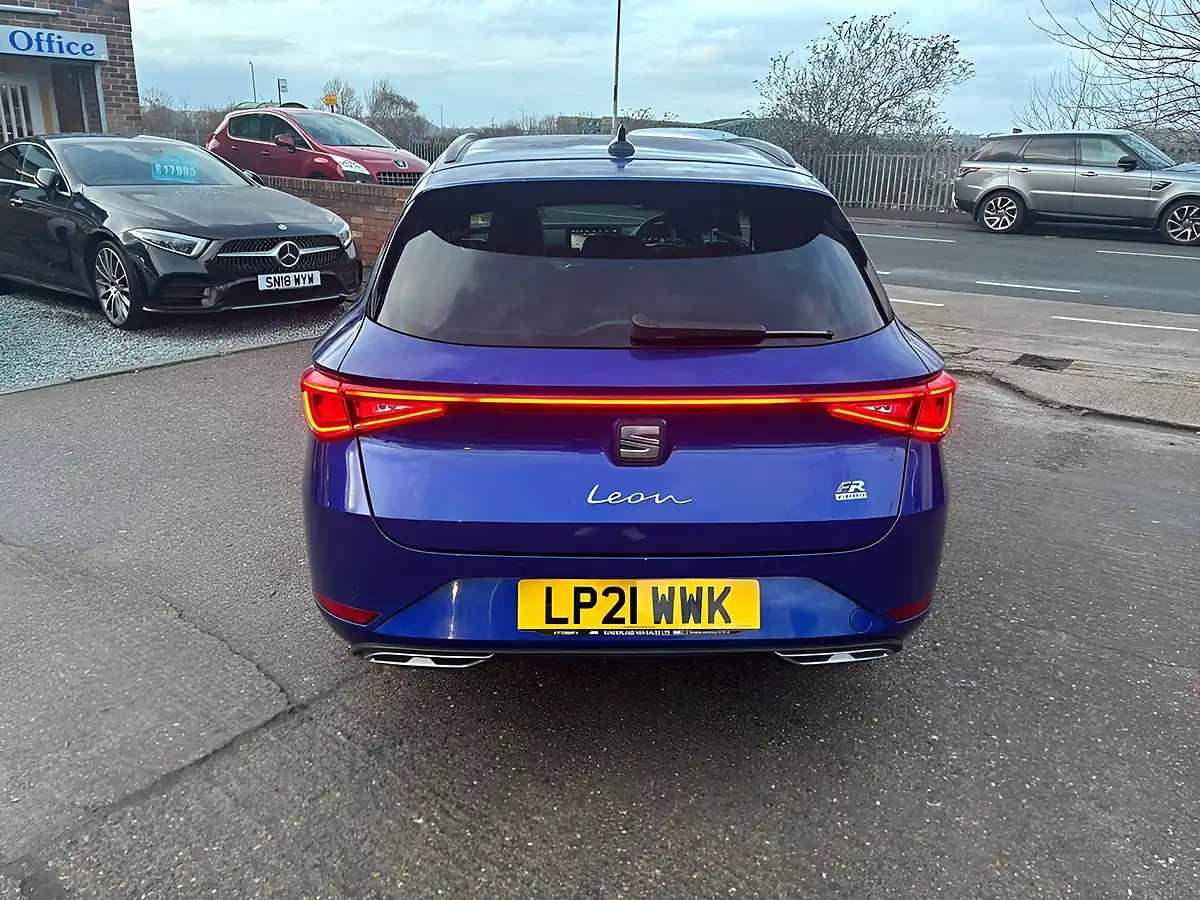 Used 2021 SEAT Leon Fr Sport Blue - Interior and Exterior details 12