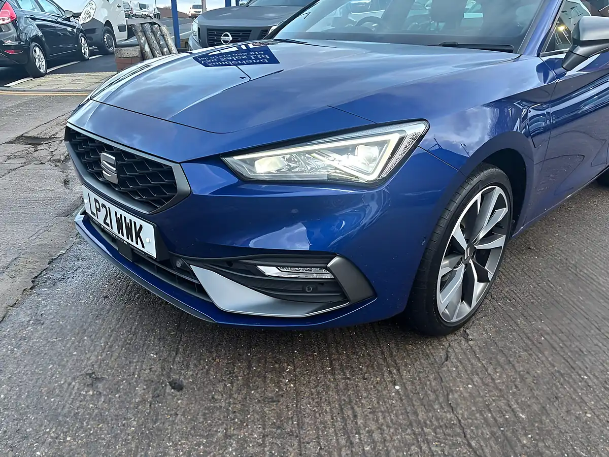 Used 2021 SEAT Leon Fr Sport Blue - Interior and Exterior details 5