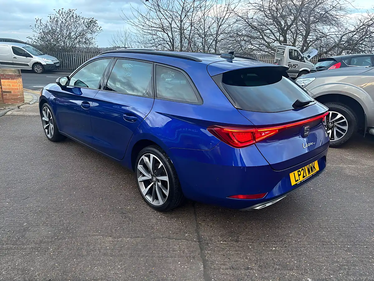 Used 2021 SEAT Leon Fr Sport Blue - Interior and Exterior details 7