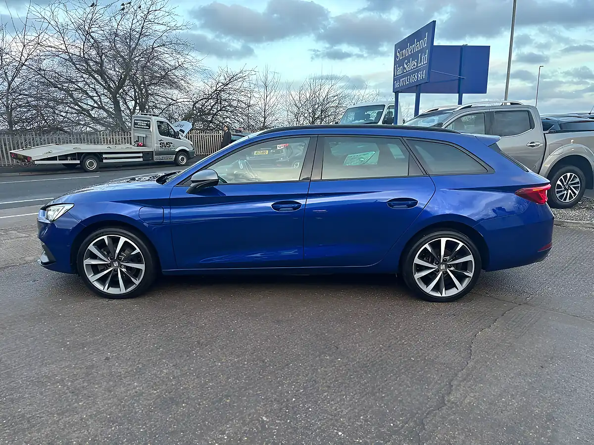 Used 2021 SEAT Leon Fr Sport Blue - Interior and Exterior details 8