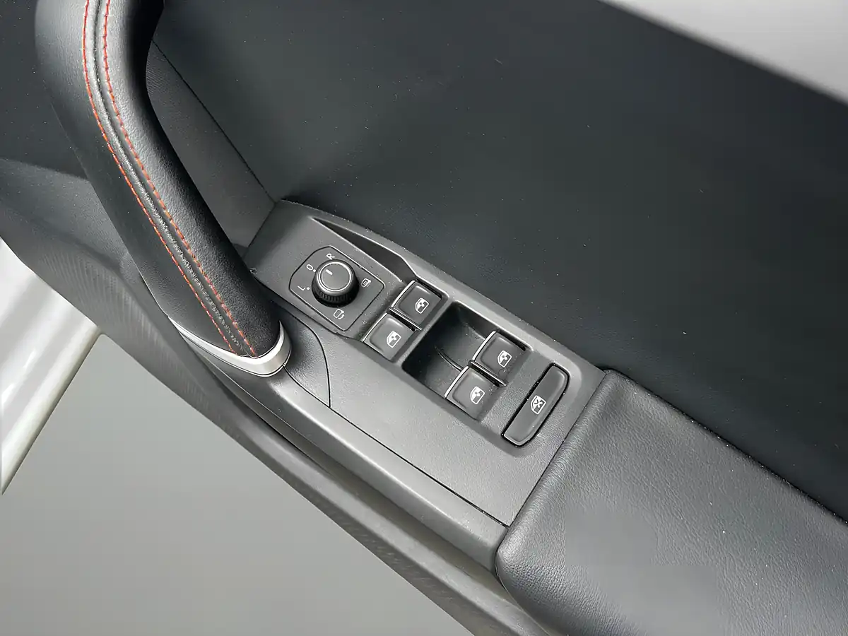 Used 2021 SEAT Leon Fr Sport White - Interior and Exterior details 13
