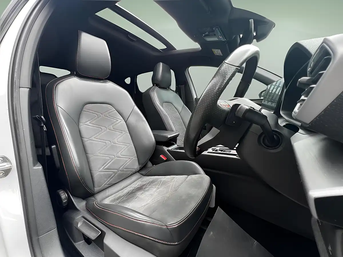 Used 2021 SEAT Leon Fr Sport White - Interior and Exterior details 14