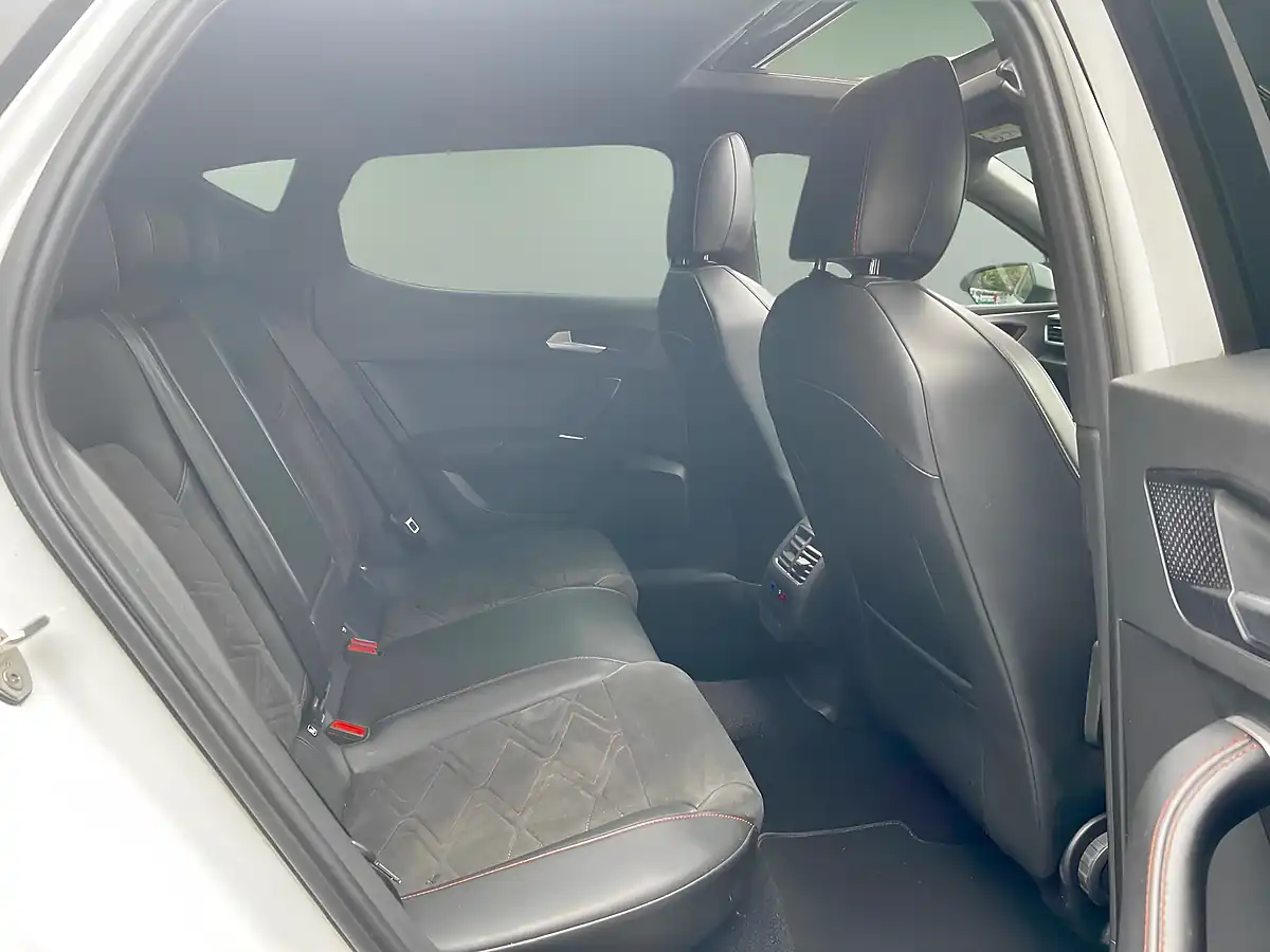 Used 2021 SEAT Leon Fr Sport White - Interior and Exterior details 15