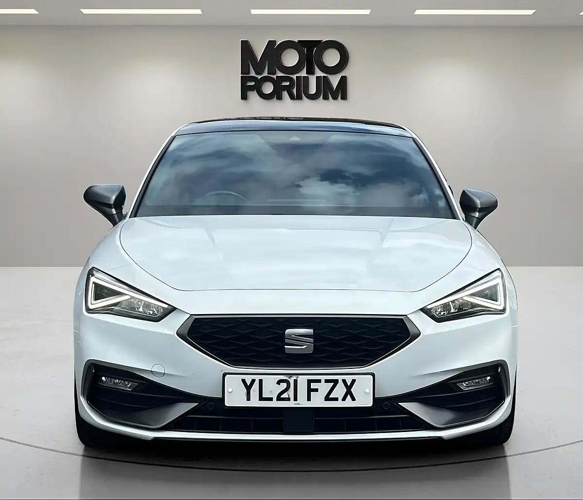 Used 2021 SEAT Leon Fr Sport White - Interior and Exterior details 9