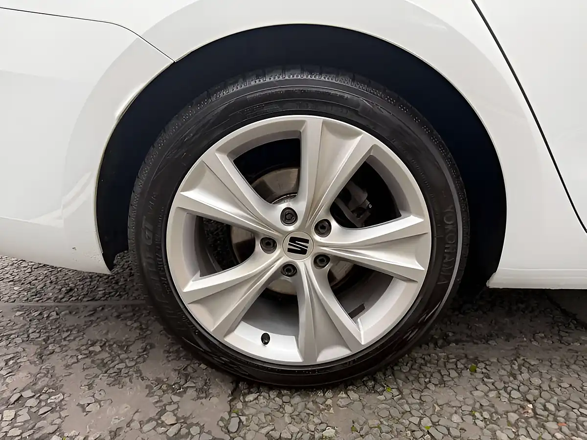 Used 2021 SEAT Leon Fr White - Interior and Exterior details 10