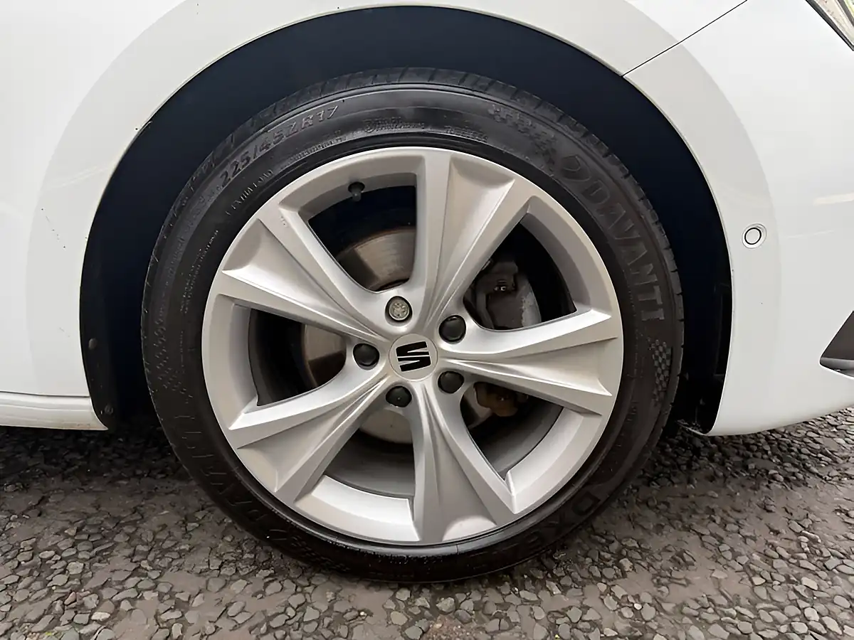 Used 2021 SEAT Leon Fr White - Interior and Exterior details 11