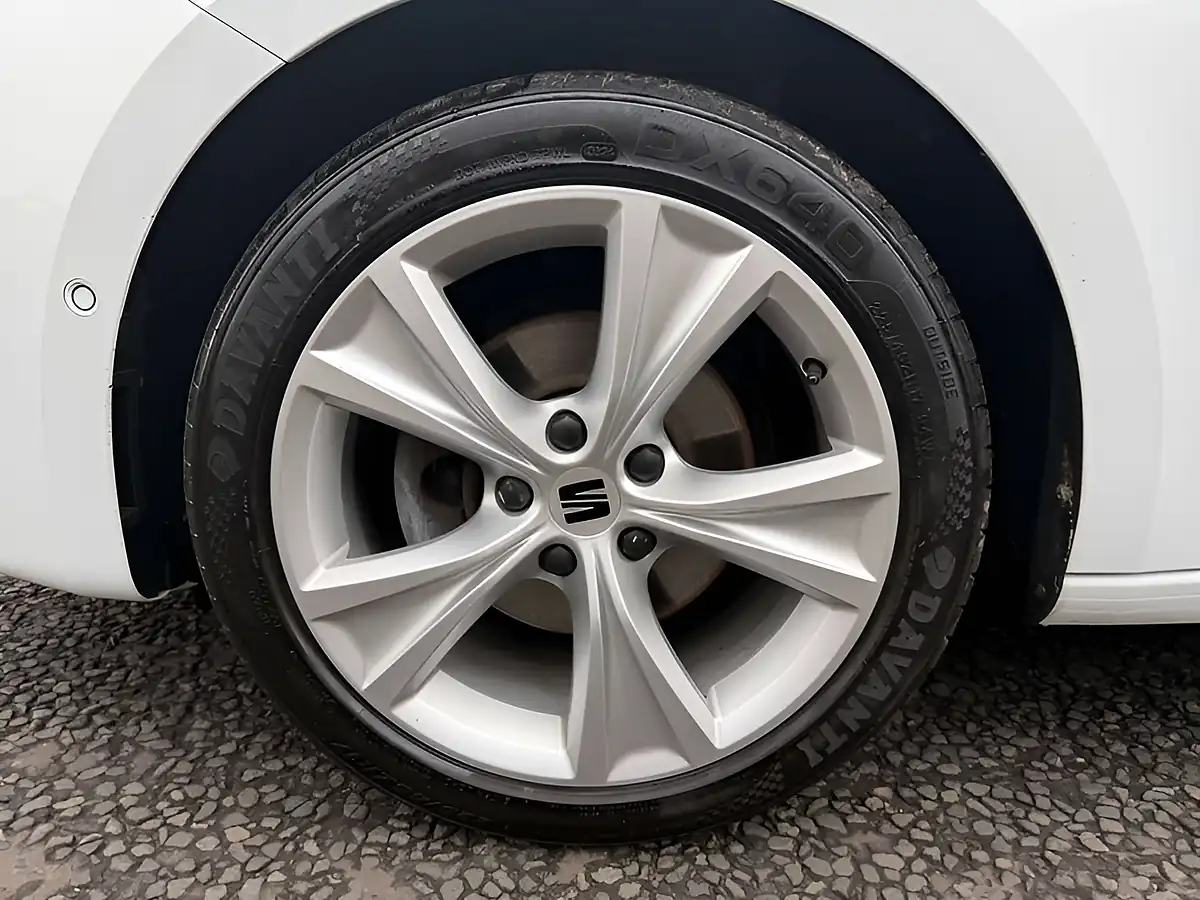 Used 2021 SEAT Leon Fr White - Interior and Exterior details 12