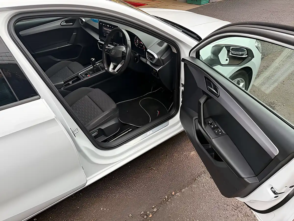 Used 2021 SEAT Leon Fr White - Interior and Exterior details 13