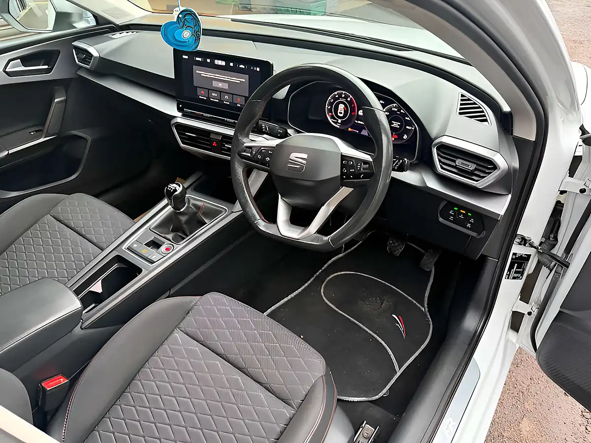 Used 2021 SEAT Leon Fr White - Interior and Exterior details 15