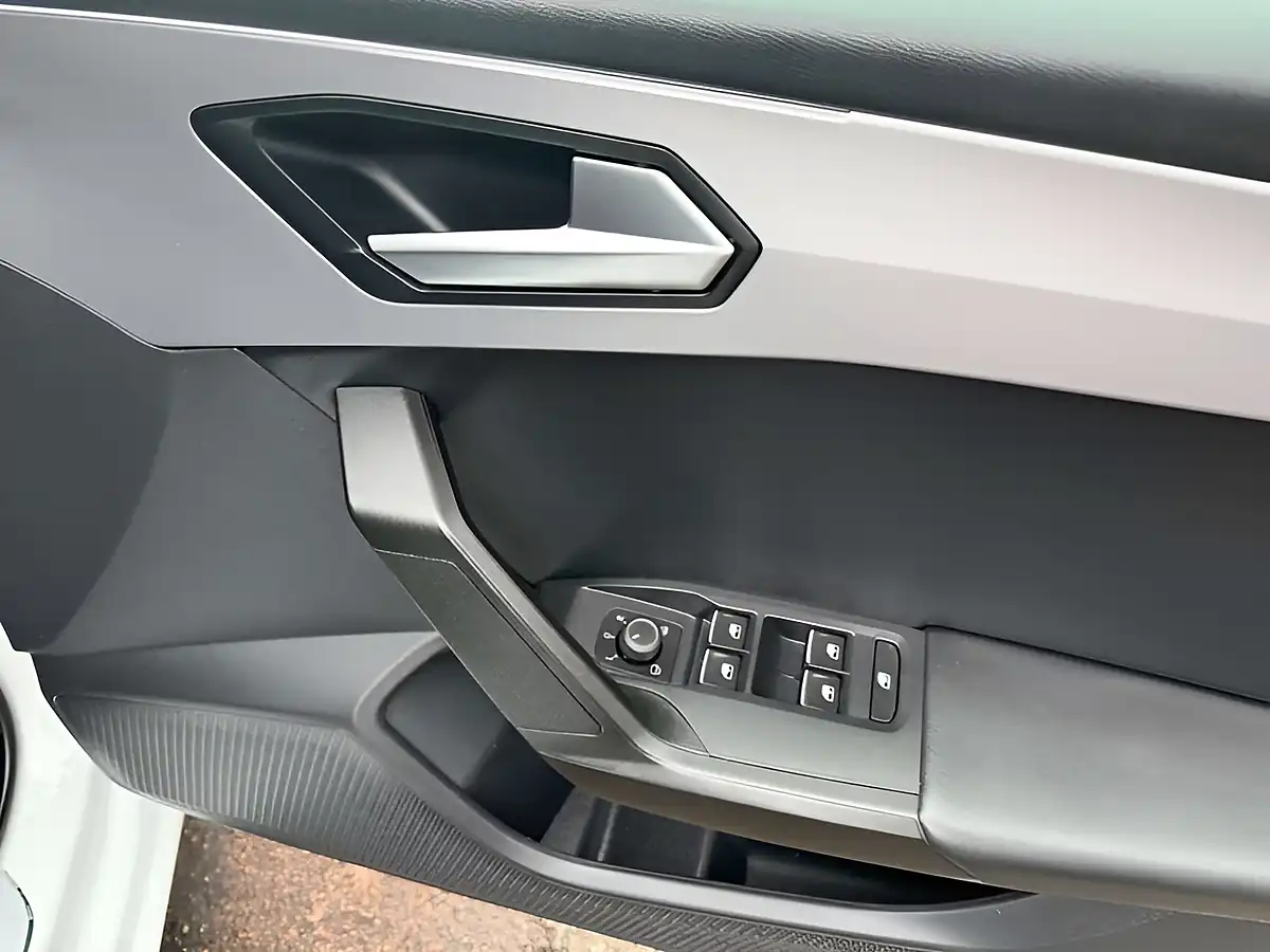 Used 2021 SEAT Leon Fr White - Interior and Exterior details 16