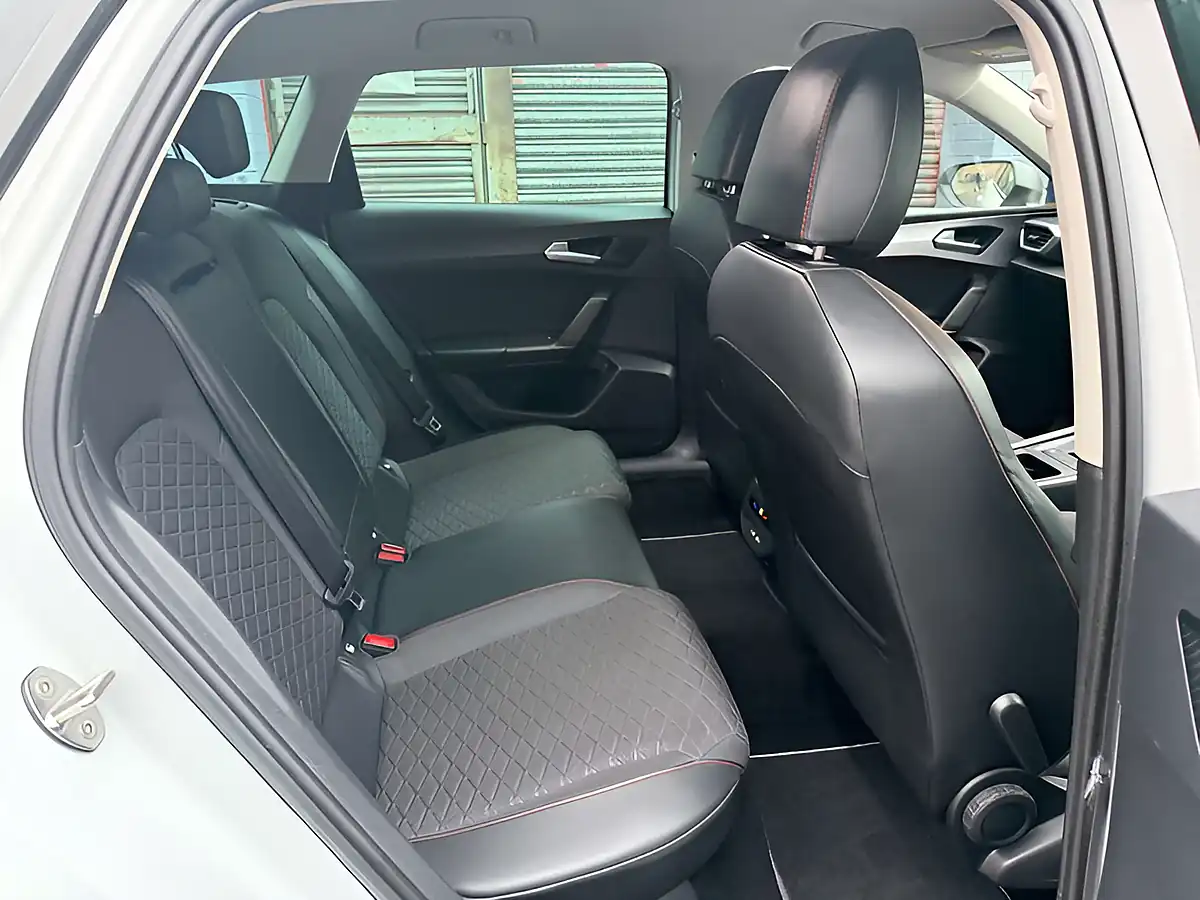 Used 2021 SEAT Leon Fr White - Interior and Exterior details 18