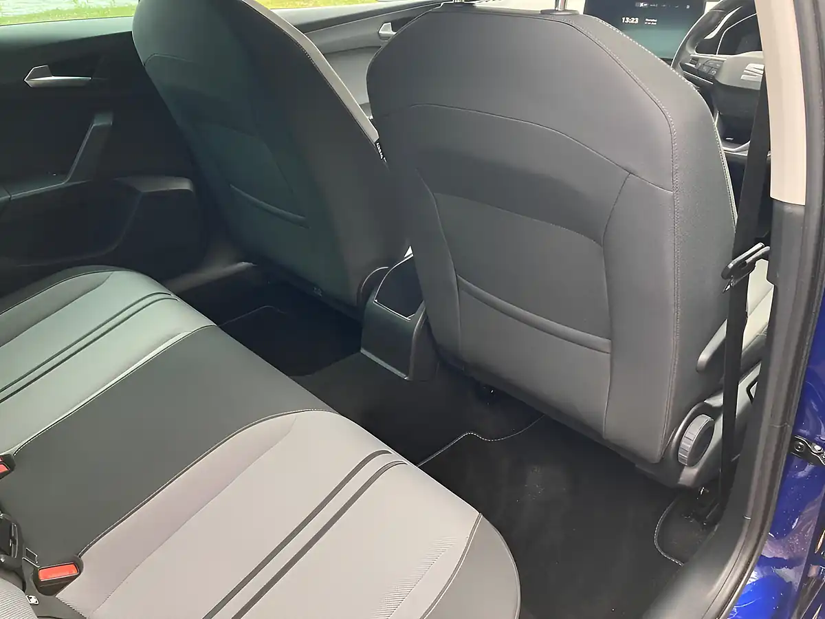 Used 2021 SEAT Leon Se Dynamic Blue - Interior and Exterior details 12
