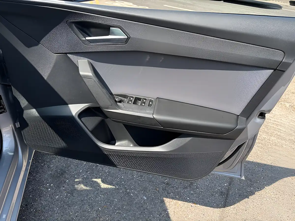 Used 2021 SEAT Leon Se Dynamic Silver - Interior and Exterior details 11