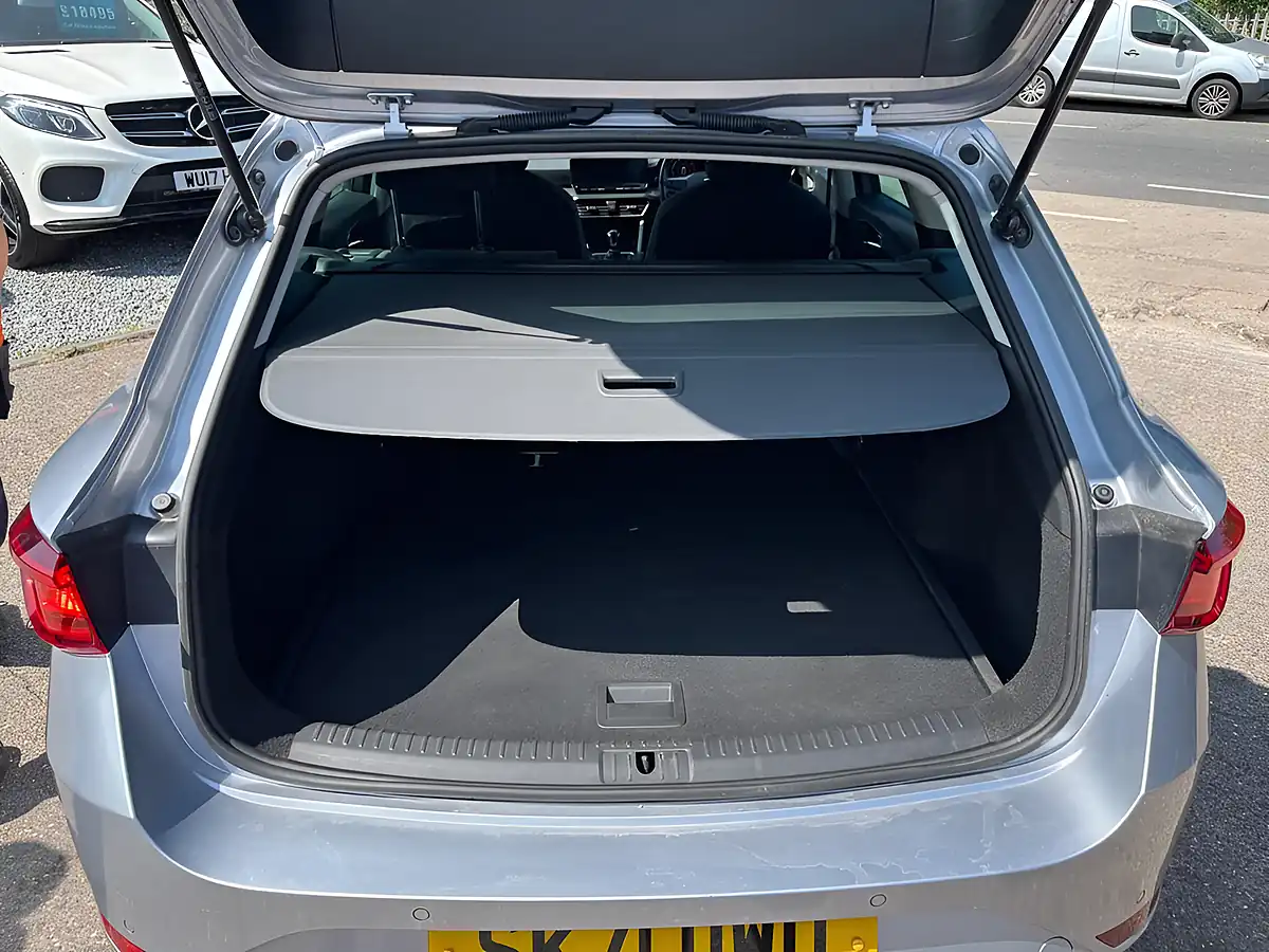 Used 2021 SEAT Leon Se Dynamic Silver - Interior and Exterior details 12