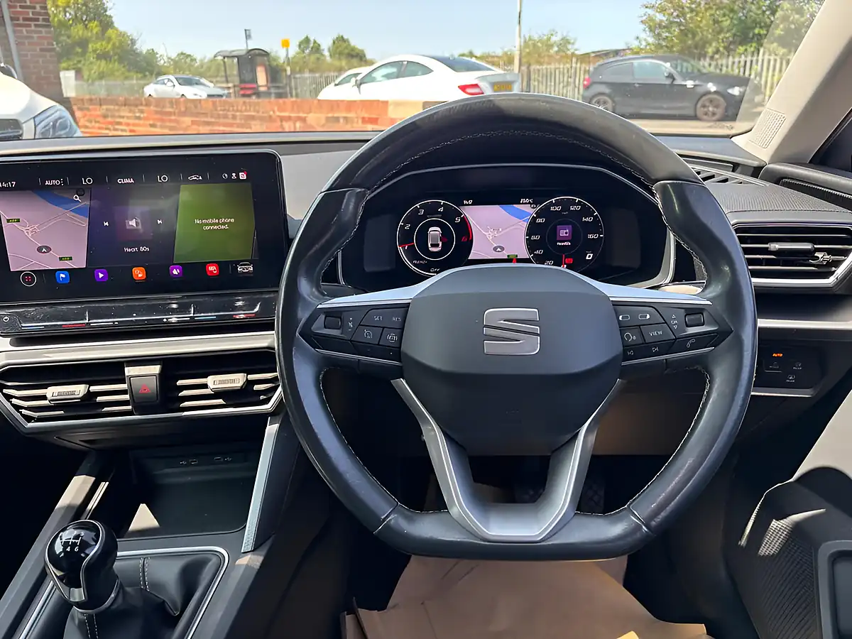 Used 2021 SEAT Leon Se Dynamic Silver - Interior and Exterior details 13
