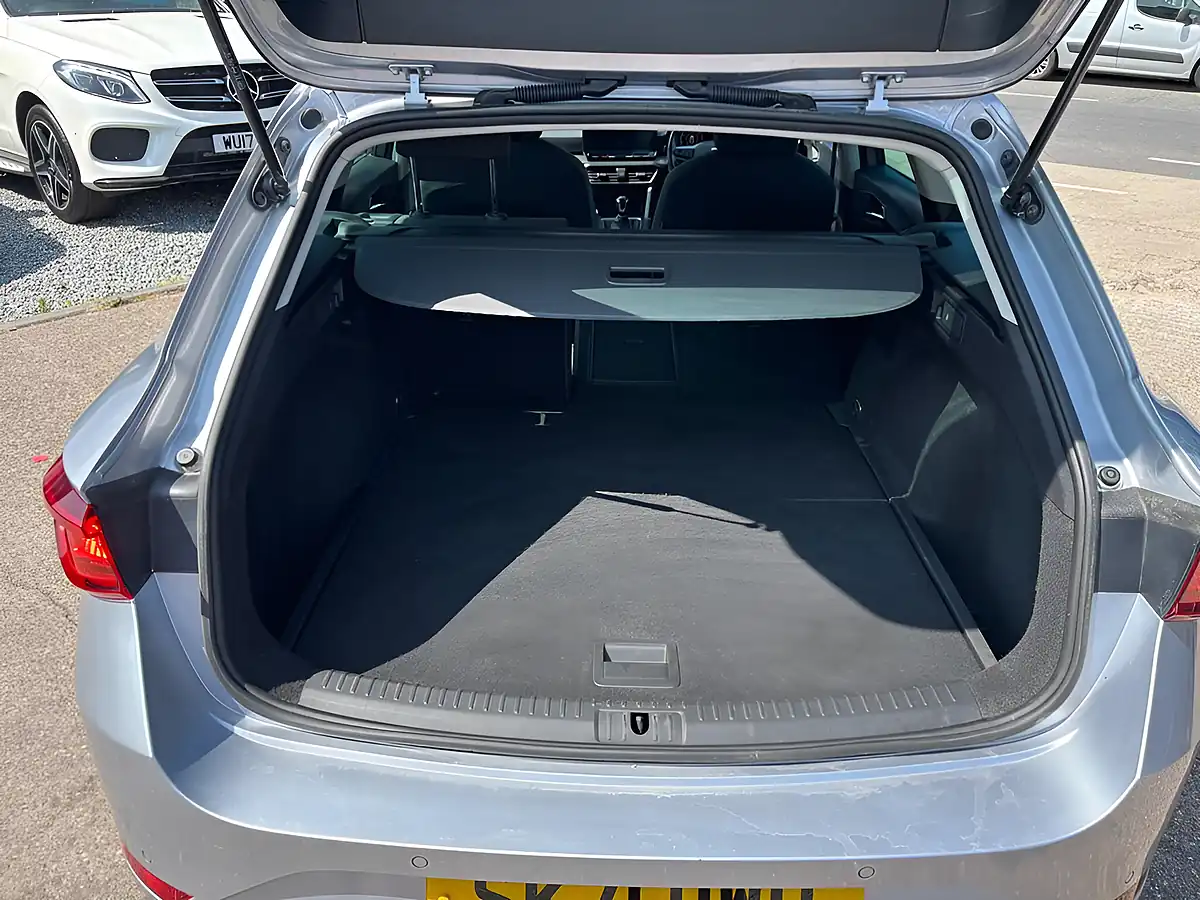 Used 2021 SEAT Leon Se Dynamic Silver - Interior and Exterior details 14