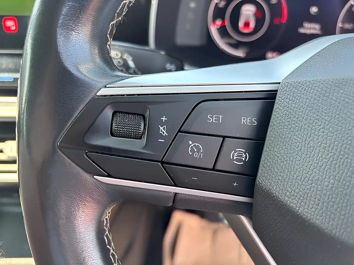 Used 2021 SEAT Leon Se Dynamic Silver - Interior and Exterior details 16