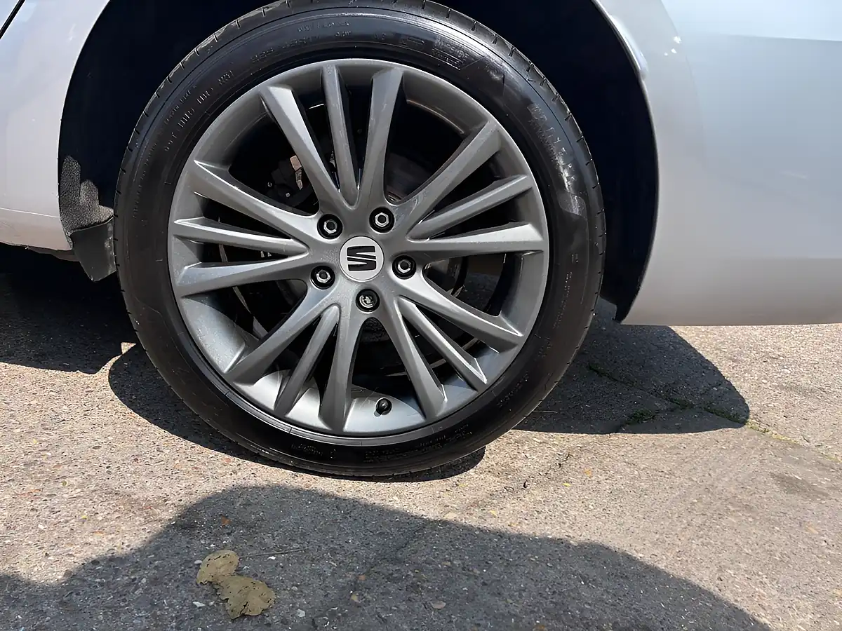 Used 2021 SEAT Leon Se Dynamic Silver - Interior and Exterior details 9