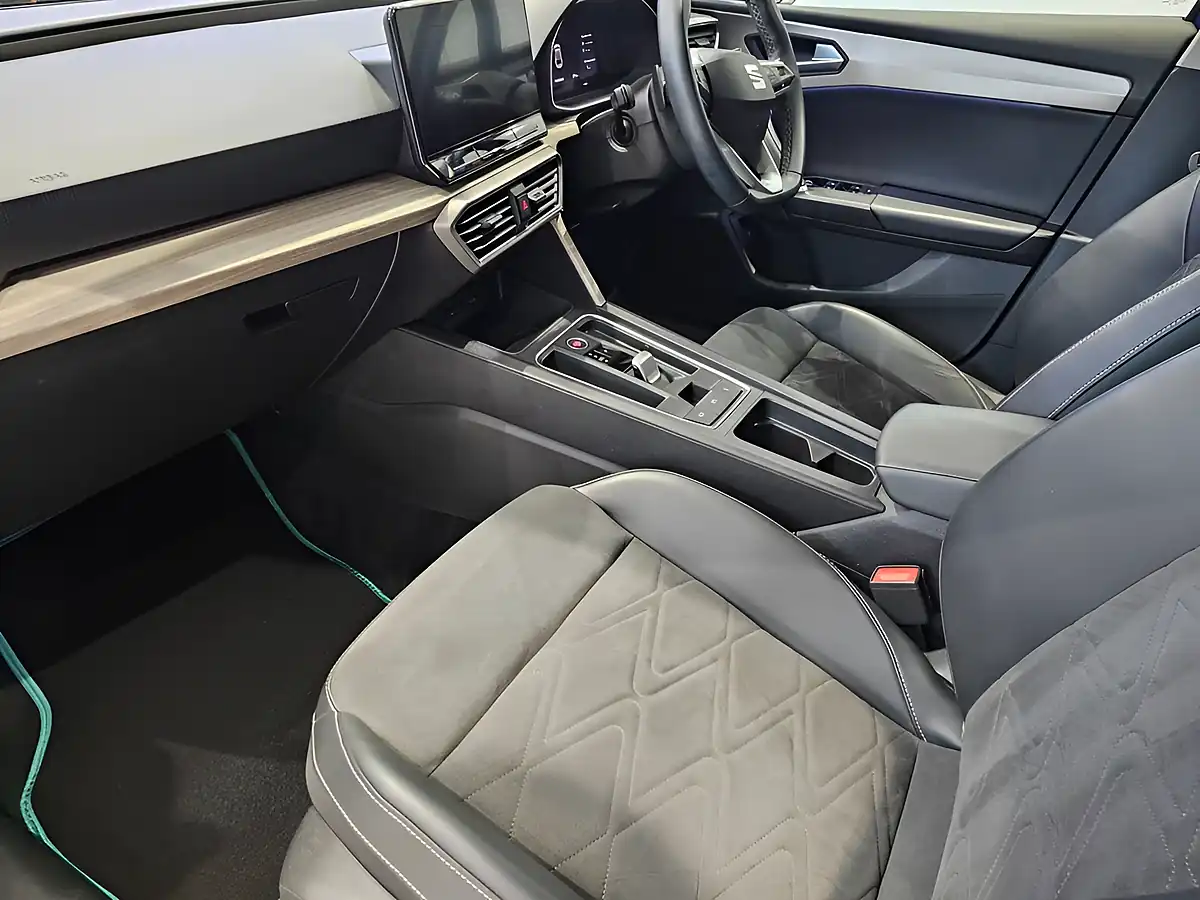 Used 2021 SEAT Leon Xcellence Blue - Interior and Exterior details 17