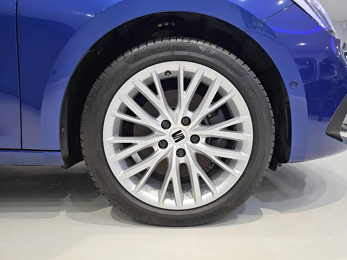 Used 2021 SEAT Leon Xcellence Blue - Interior and Exterior details 8