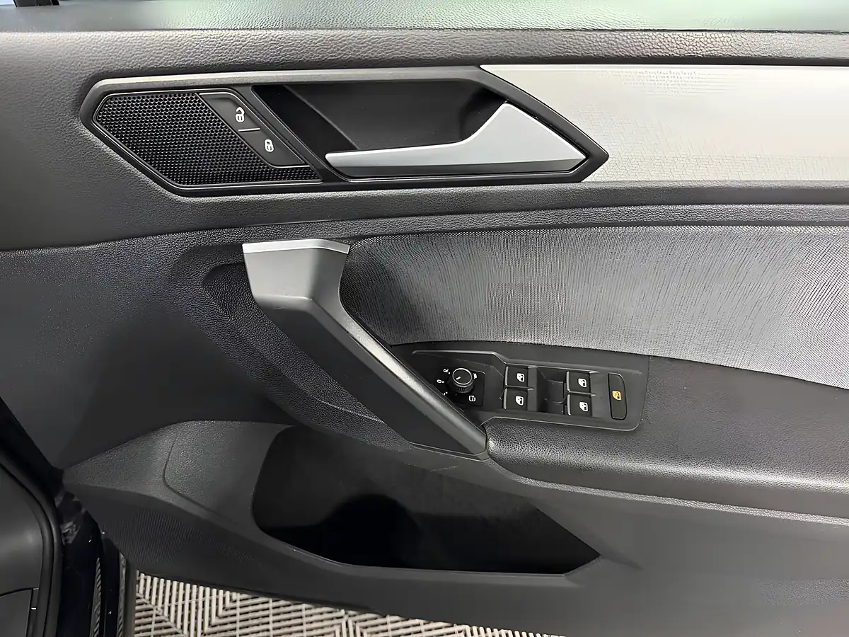 Used 2021 SEAT Tarraco Se Black - Interior and Exterior details 9