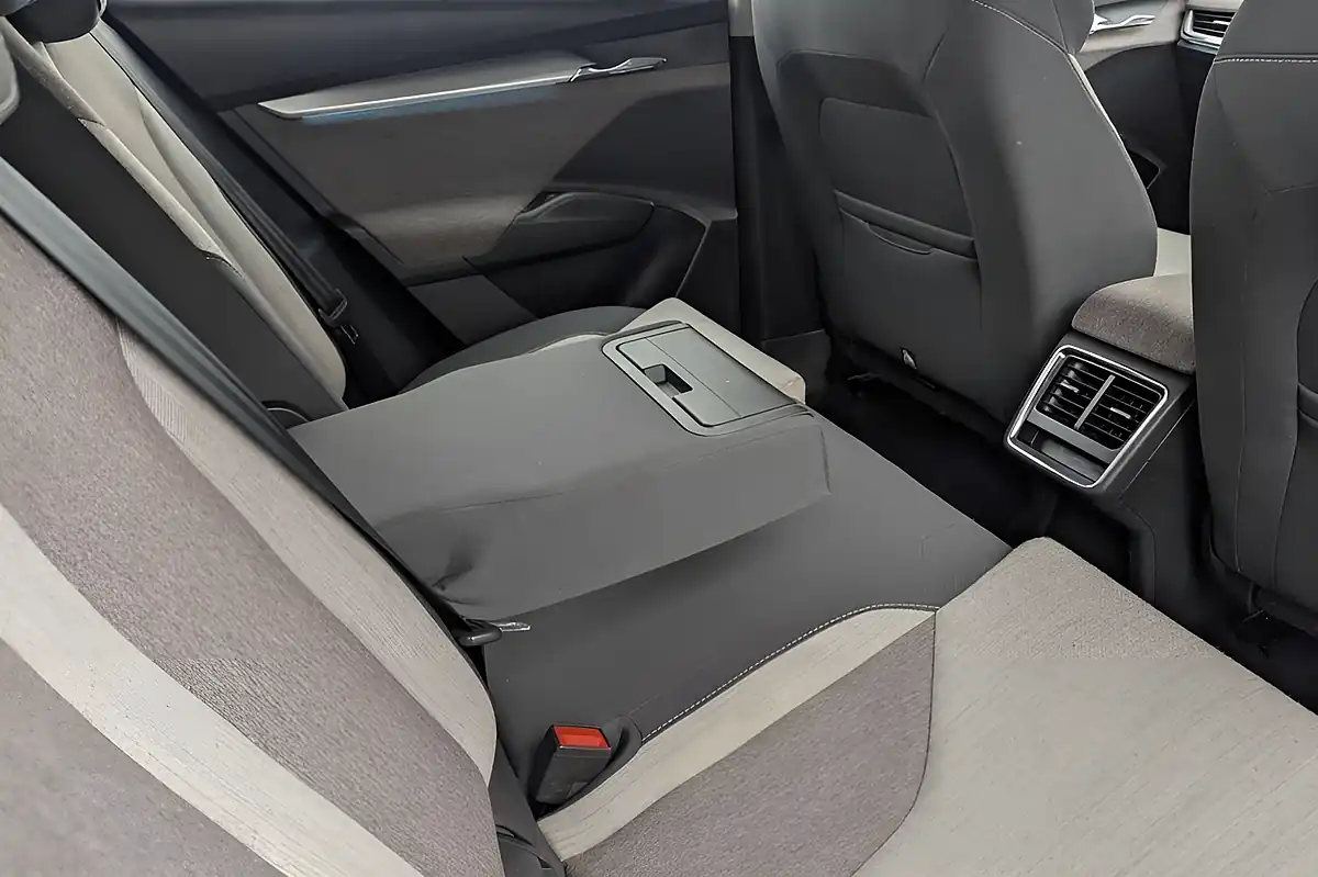 Used 2021 Skoda Enyaq 60 Blue - Interior and Exterior details 11