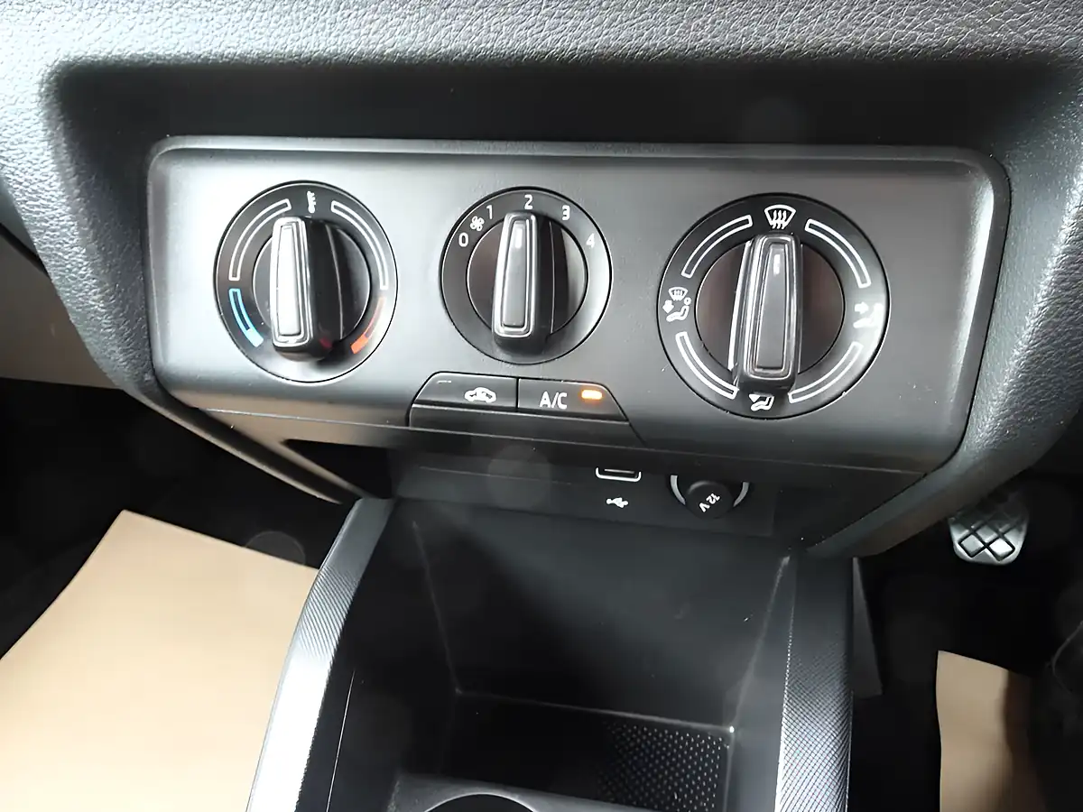 Used 2021 Skoda Fabia Se Brilliant Silver - Interior and Exterior details 17