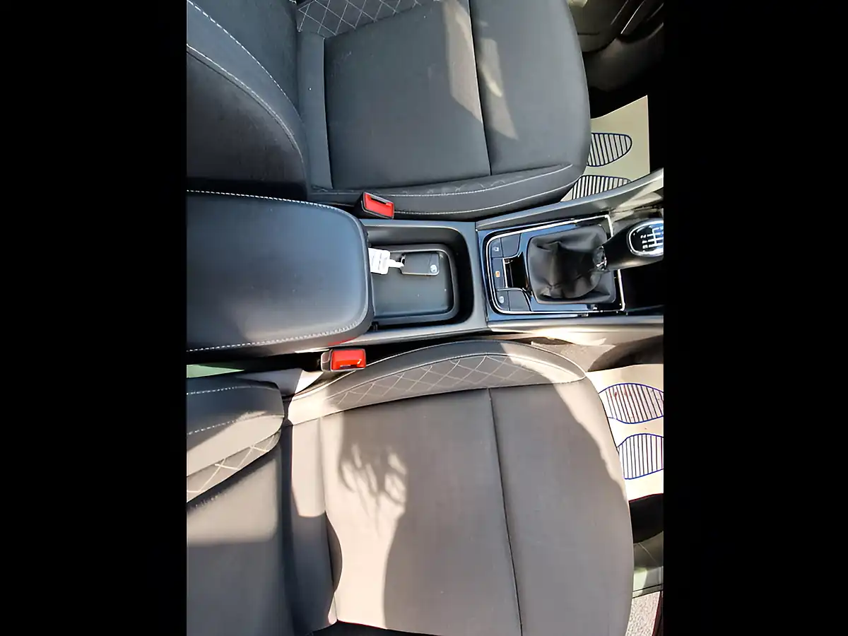 Used 2021 Skoda Karoq Se Blue - Interior and Exterior details 14