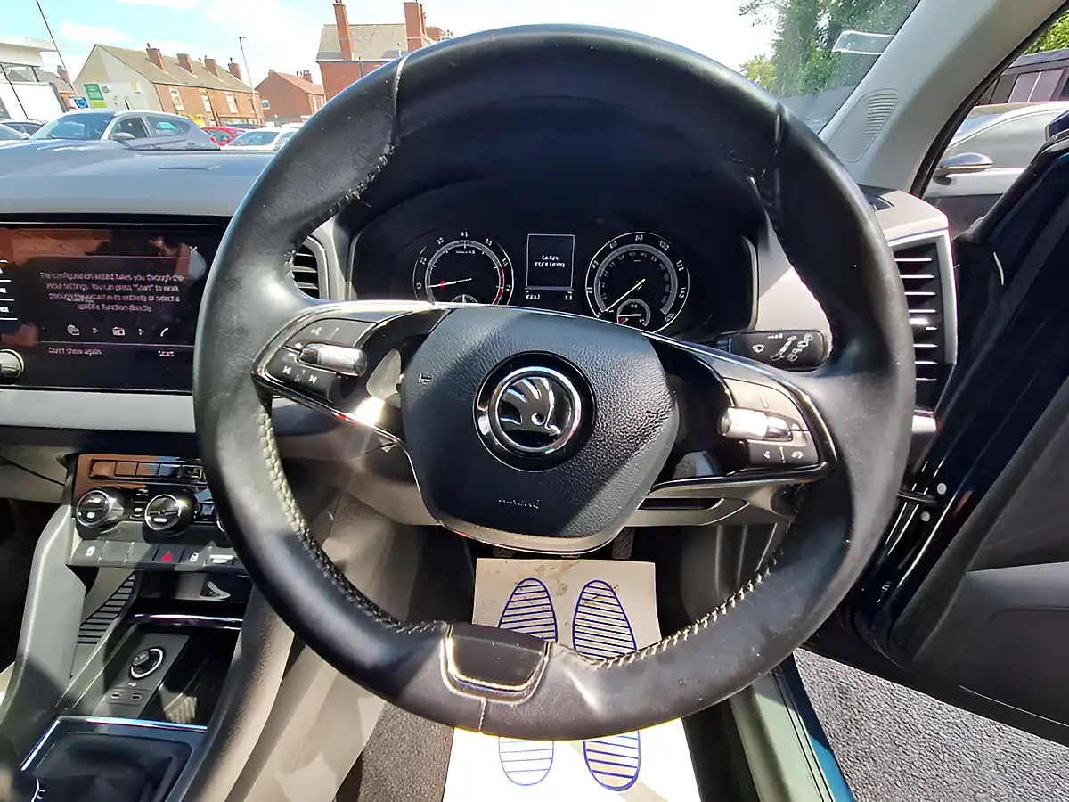 Used 2021 Skoda Karoq Se Blue - Interior and Exterior details 18