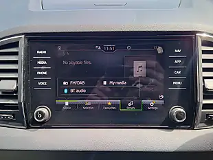 Used 2021 Skoda Karoq Se Blue - Interior and Exterior details 19