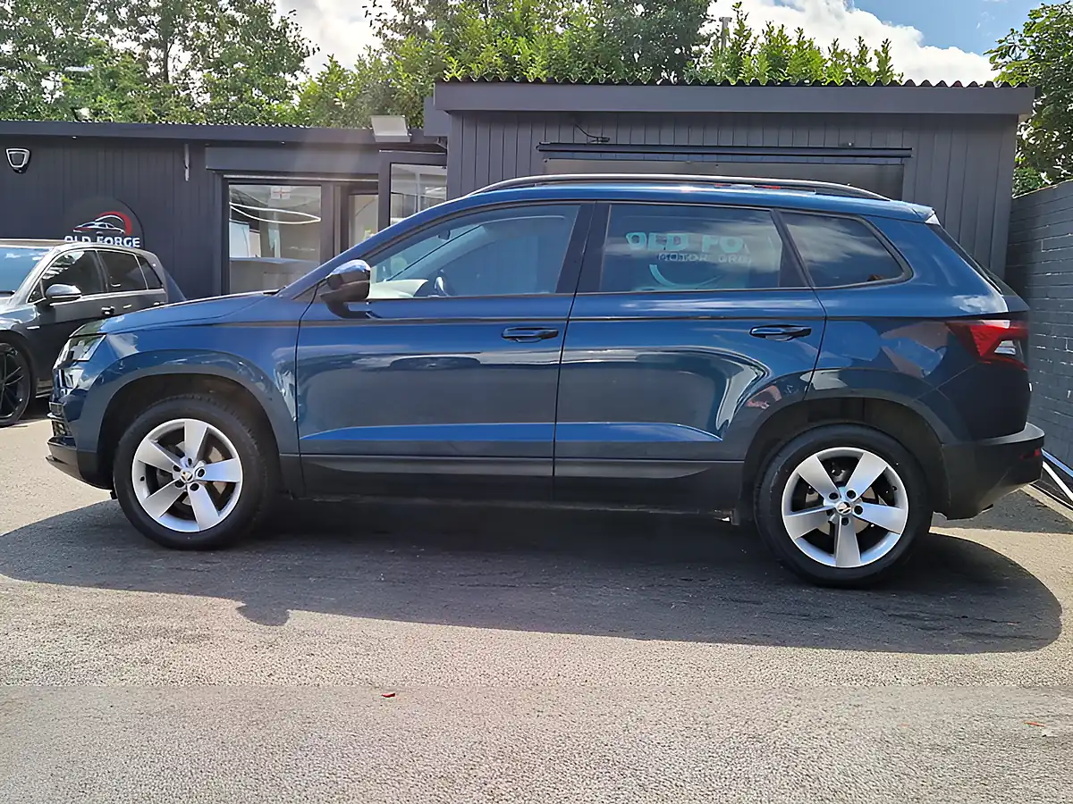 Used 2021 Skoda Karoq Se Blue - Interior and Exterior details 6