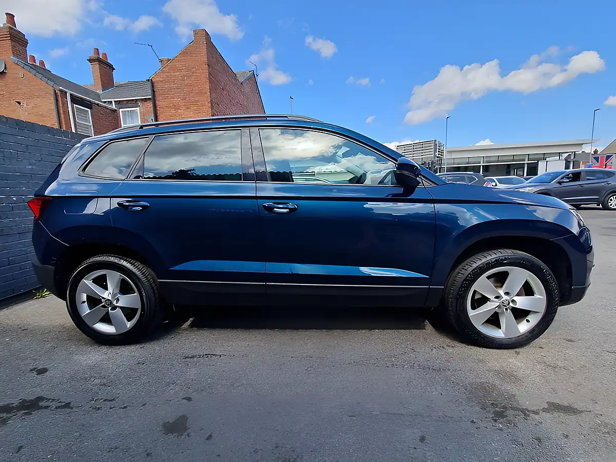 Used 2021 Skoda Karoq Se Blue - Interior and Exterior details 7
