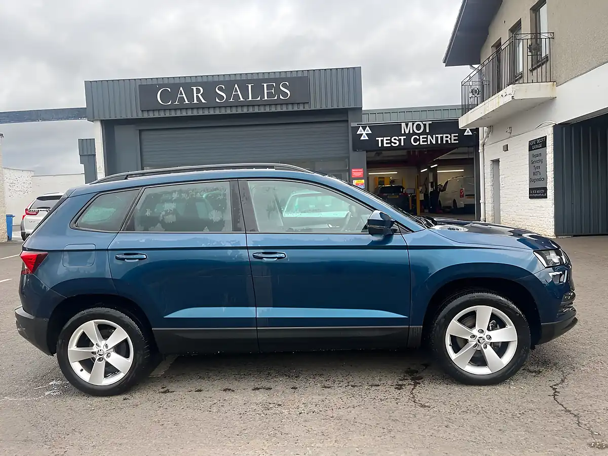 Used 2021 Skoda Karoq Se Blue - Interior and Exterior details 2