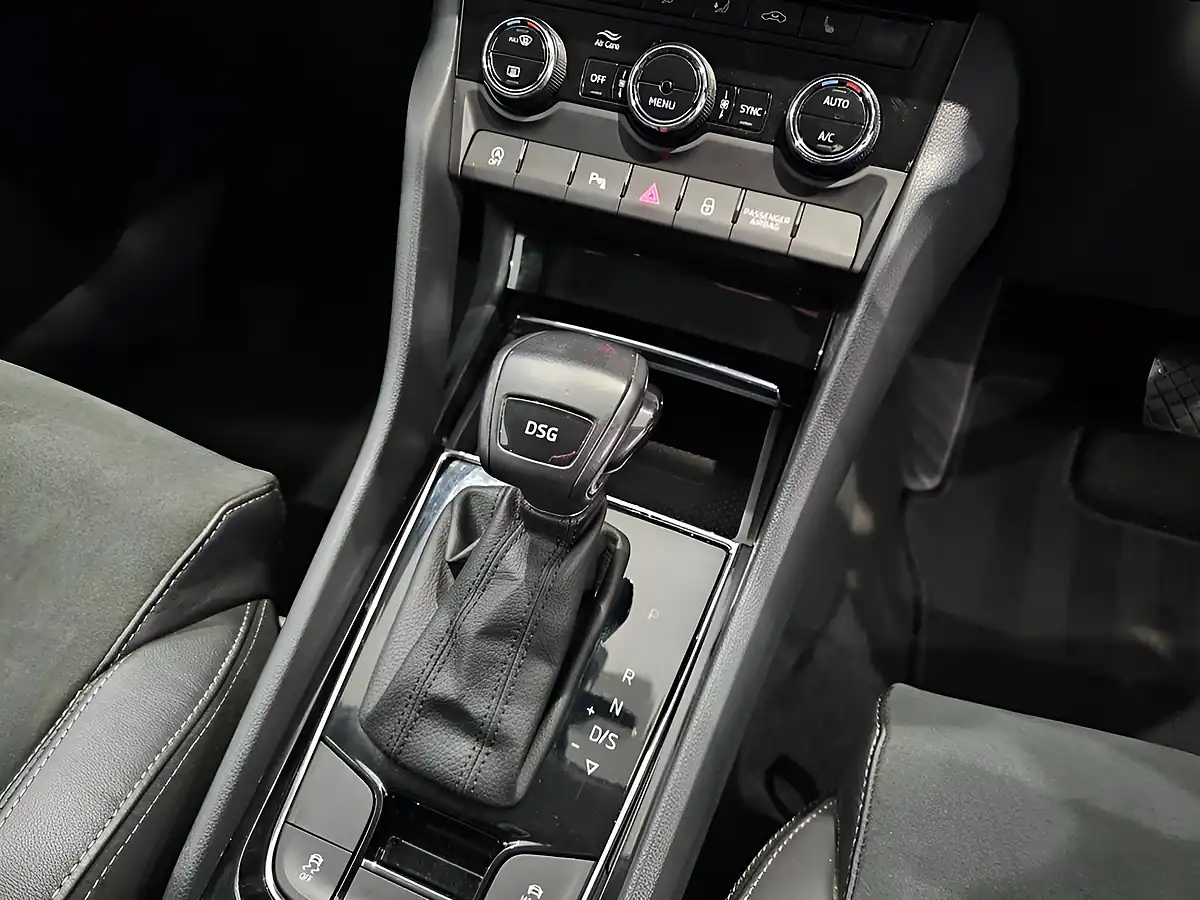 Used 2021 Skoda Karoq Se L Brilliant Silver - Interior and Exterior details 13