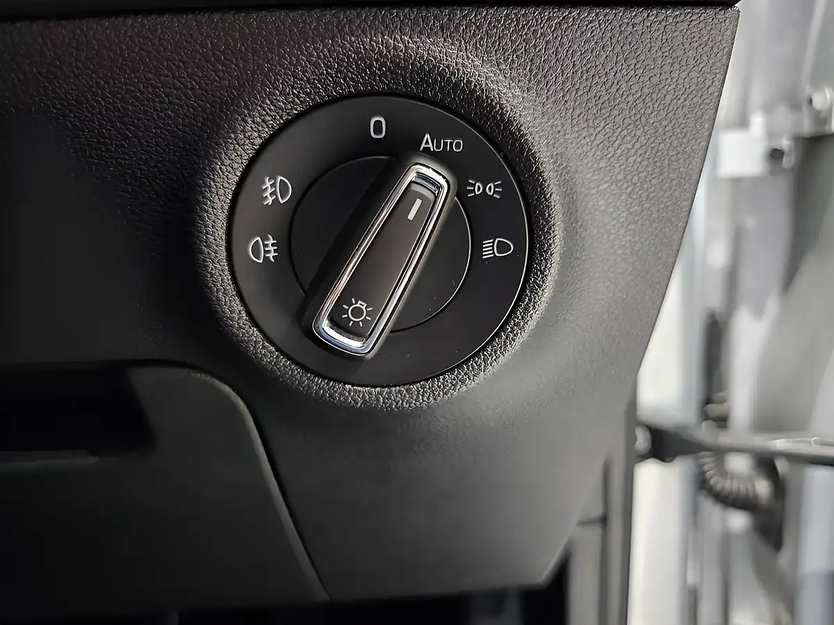 Used 2021 Skoda Karoq Se L Brilliant Silver - Interior and Exterior details 16