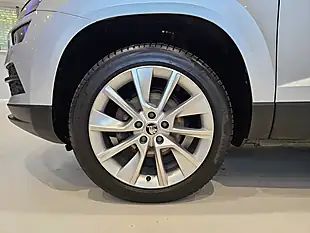 Used 2021 Skoda Karoq Se L Brilliant Silver - Interior and Exterior details 8