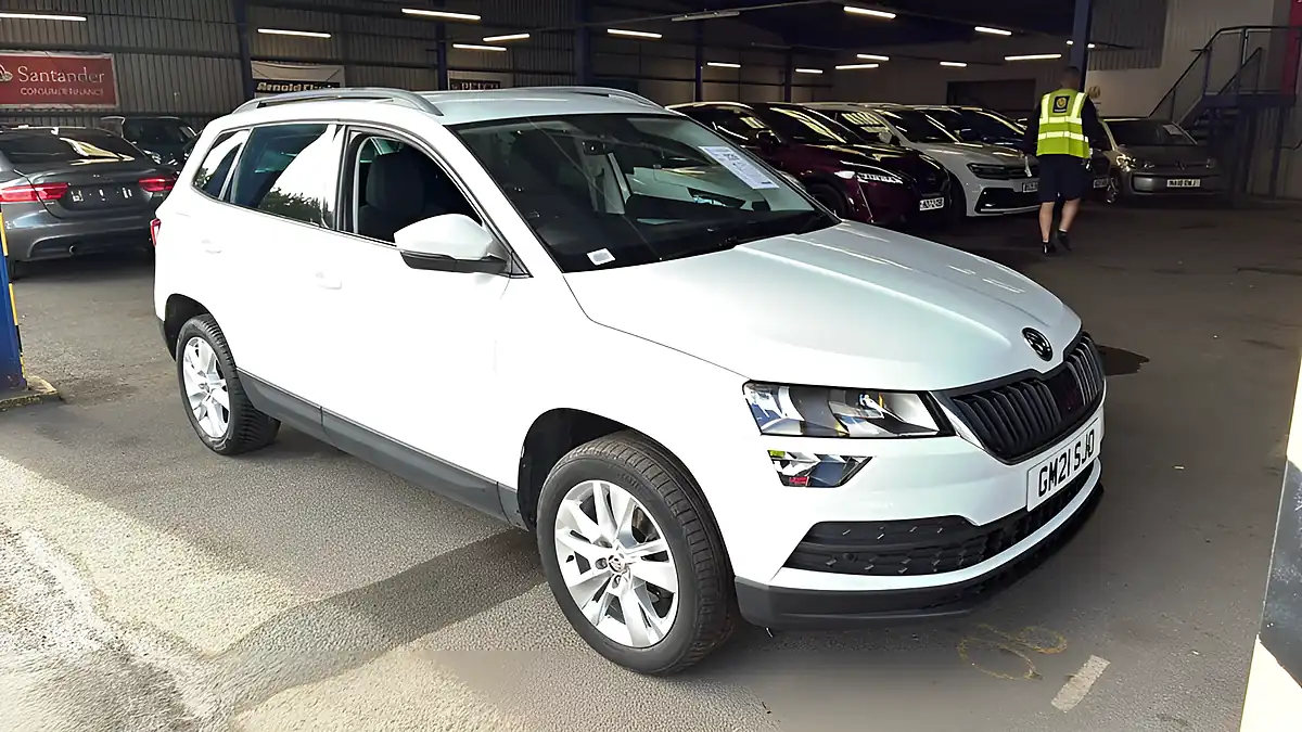 Used 2021 Skoda Karoq Se Technology White - Front View