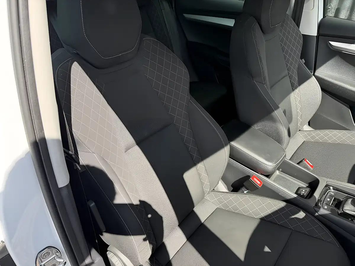 Used 2021 Skoda Karoq Se White - Interior and Exterior details 13