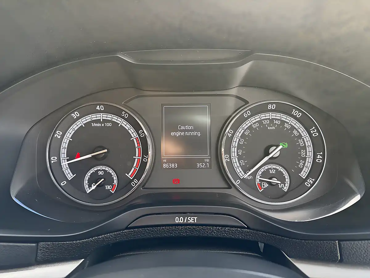 Used 2021 Skoda Karoq Se White - Interior and Exterior details 16