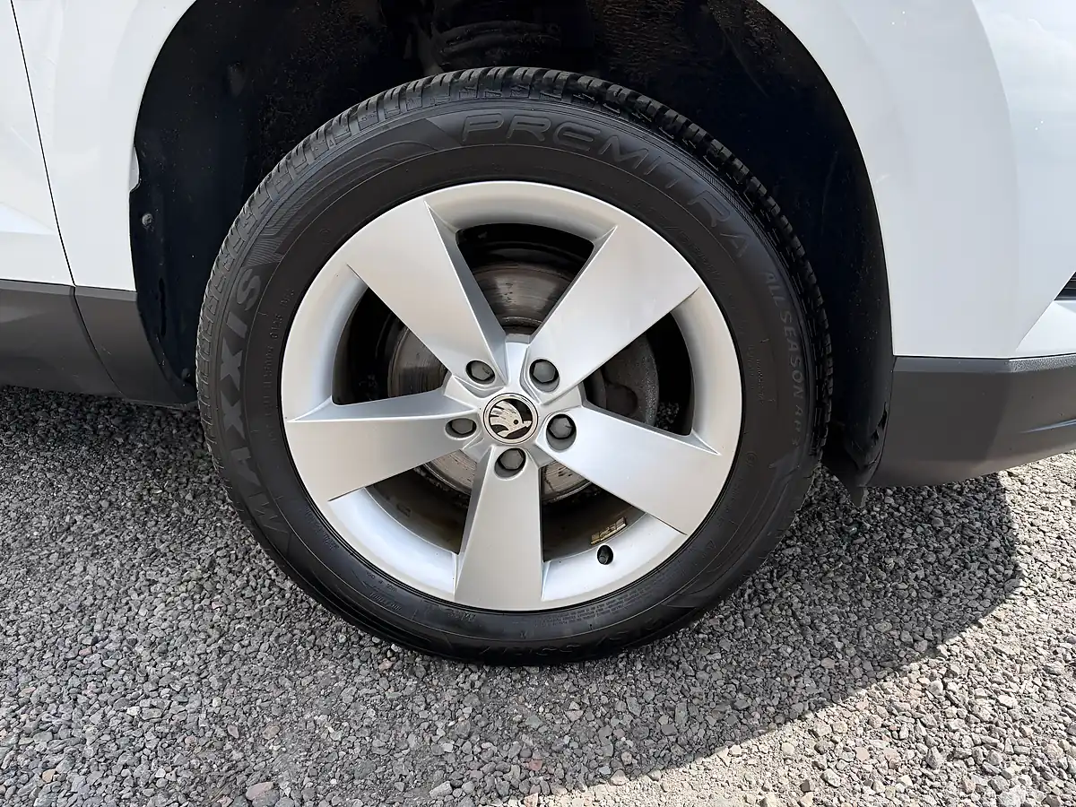Used 2021 Skoda Karoq Se White - Interior and Exterior details 3