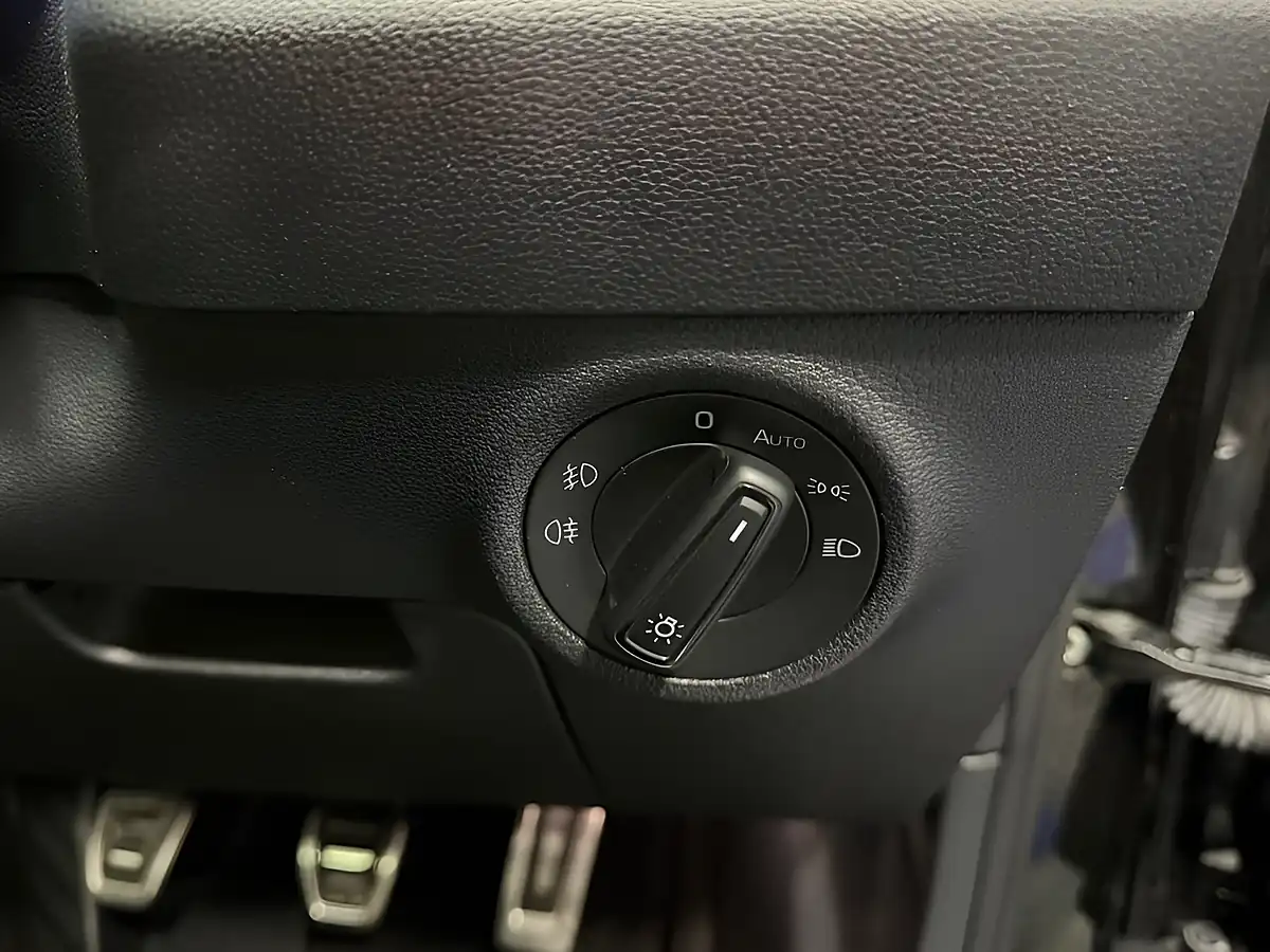 Used 2021 Skoda Karoq Sportline Black Magic - Interior and Exterior details 19