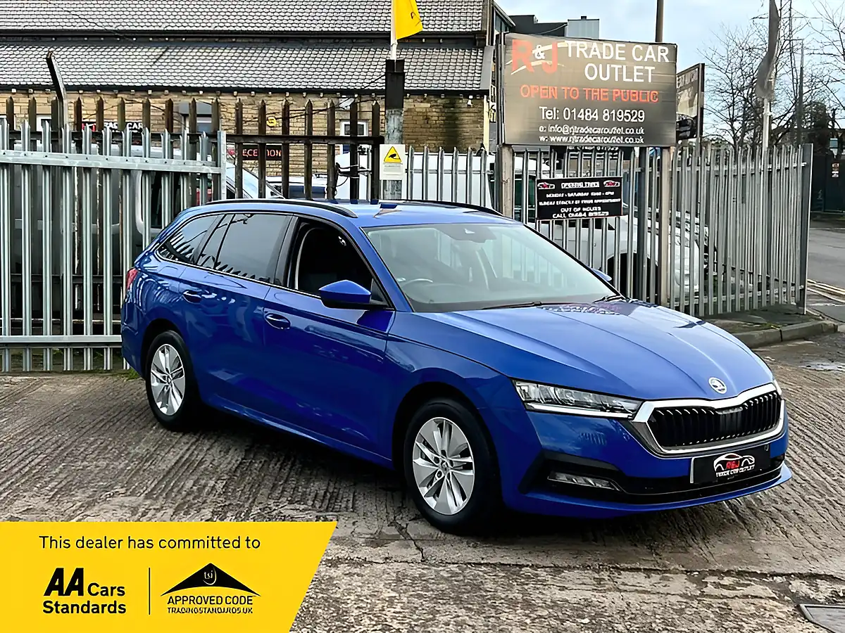 Used 2021 Skoda Octavia Se Technology Blue - Front View