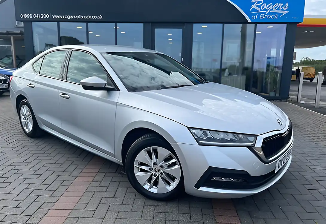 Used 2021 Skoda Octavia Se Technology Brilliant Silver - Front View