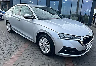 Used 2021 Skoda Octavia Se Technology Brilliant Silver - Interior and Exterior details 4